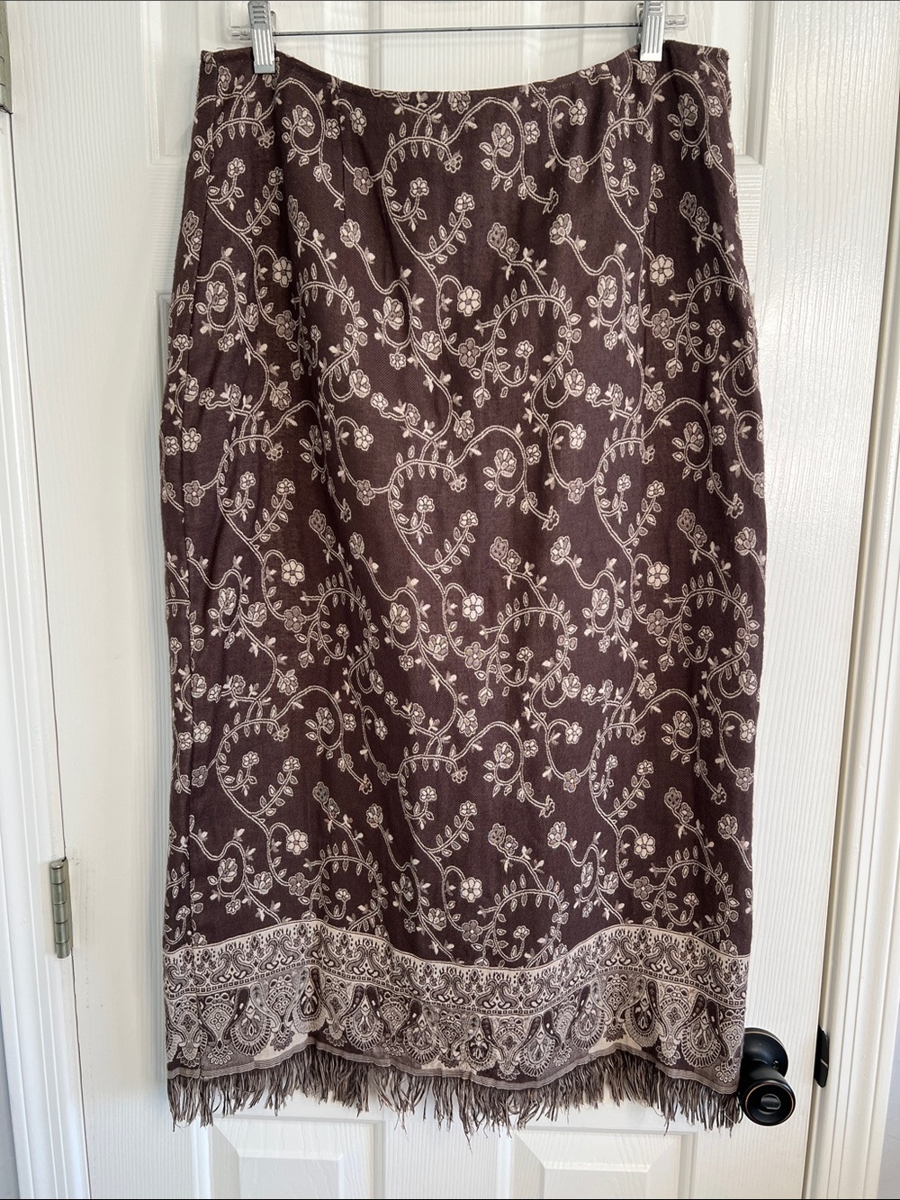 Brown & cream floral carpet fringe midi skirt size 14 Dressbarn